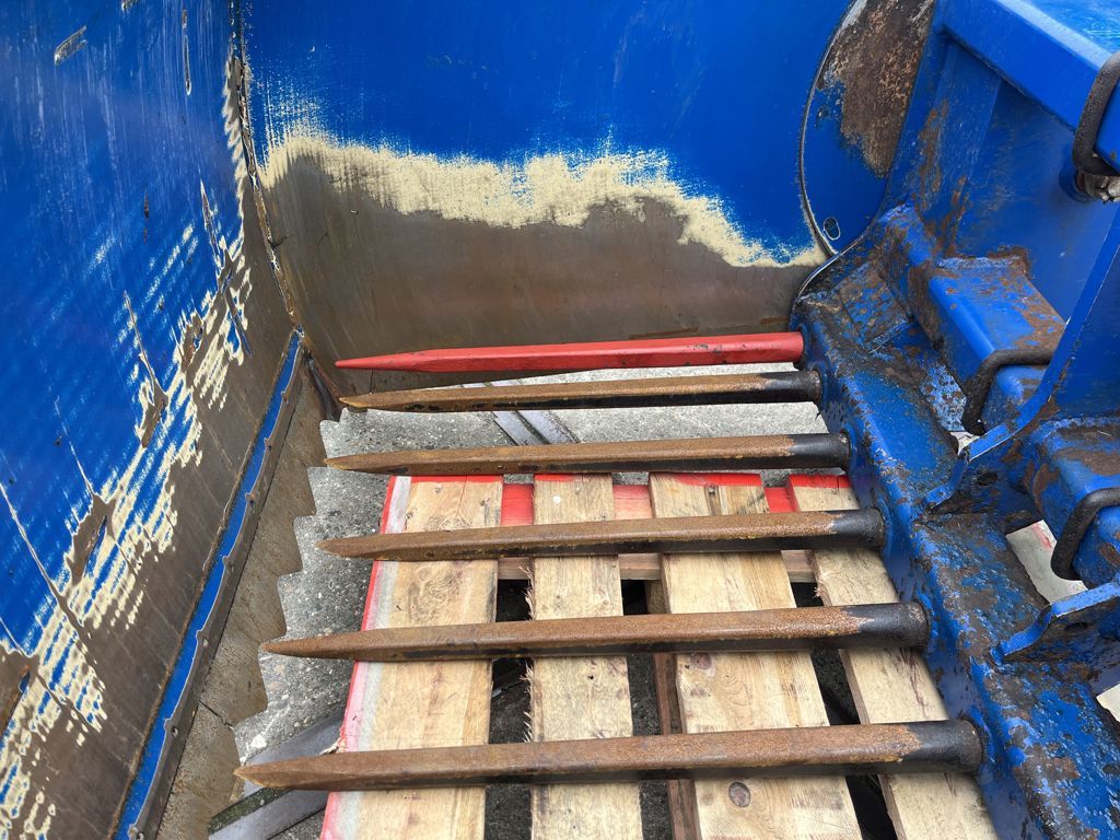 AP Ap NP1800 met aanbouw Volvo L30