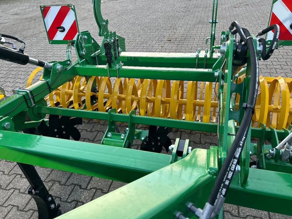 Kerner Corona 300 sterwiel cultivator