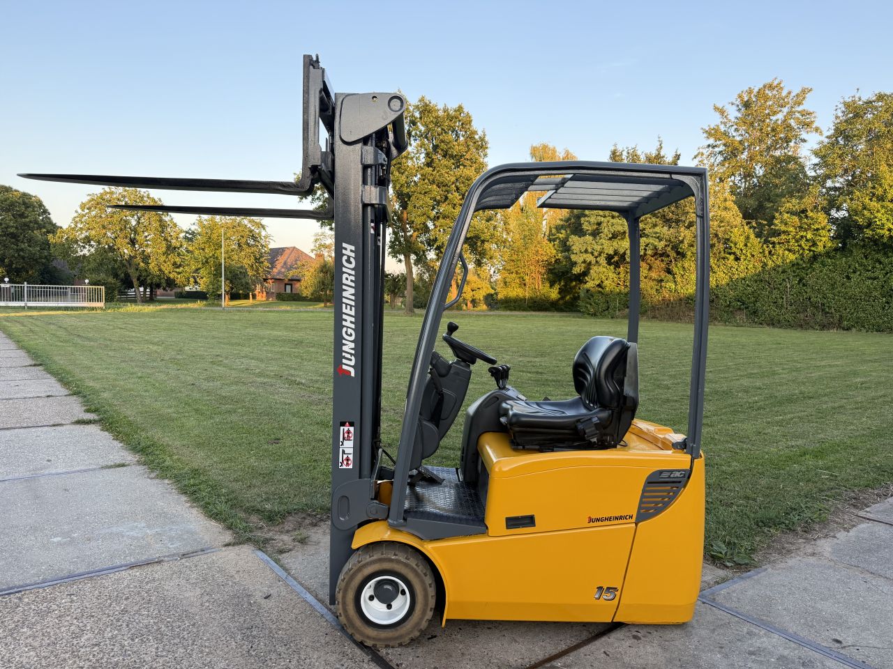 Jungheinrich 1500KG elektrisch triplo 5.5M sideshift