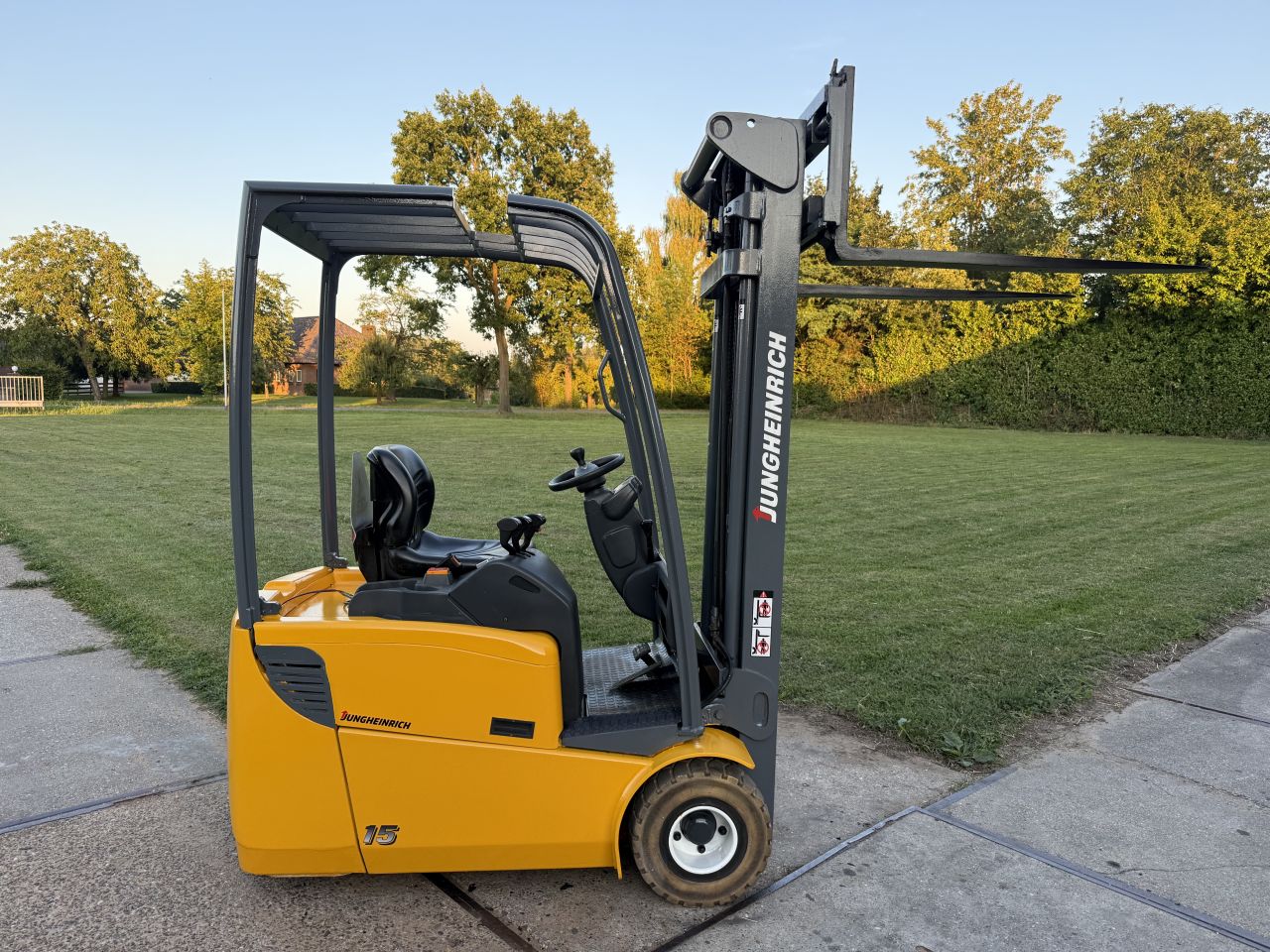 Jungheinrich 1500KG elektrisch triplo 5.5M sideshift