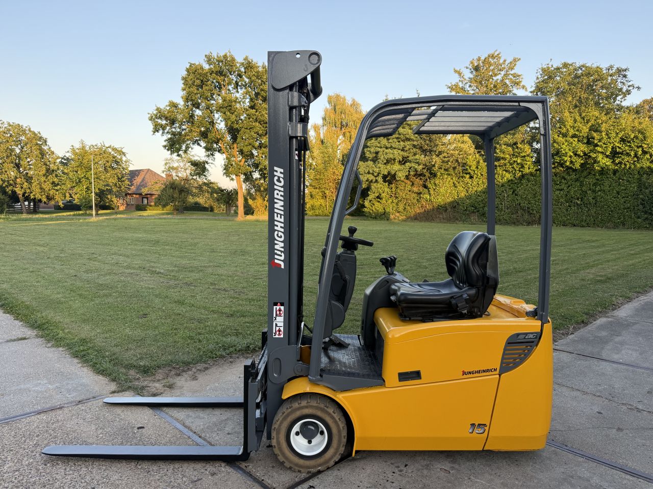 Jungheinrich 1500KG elektrisch triplo 5.5M sideshift