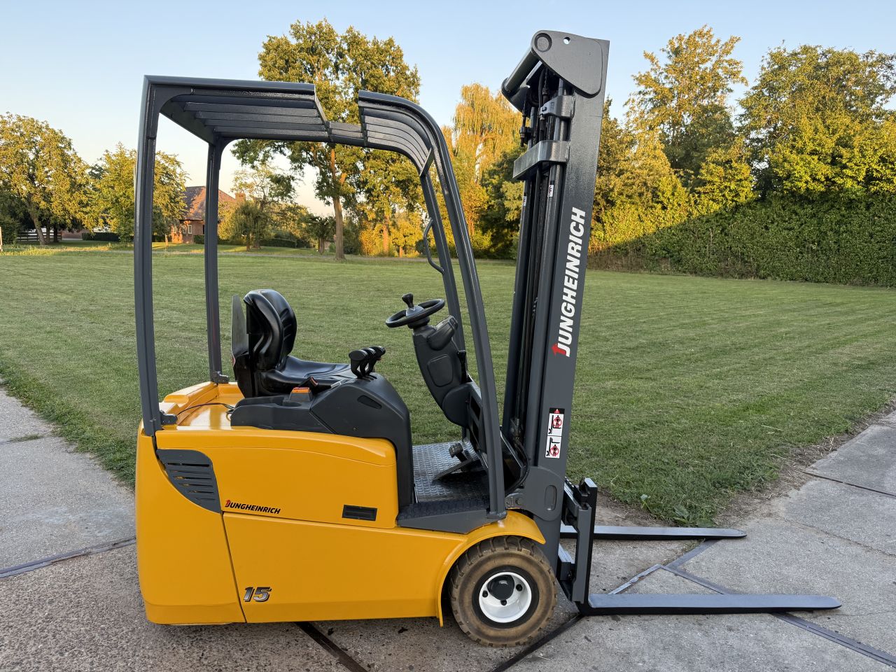 Jungheinrich 1500KG elektrisch triplo 5.5M sideshift