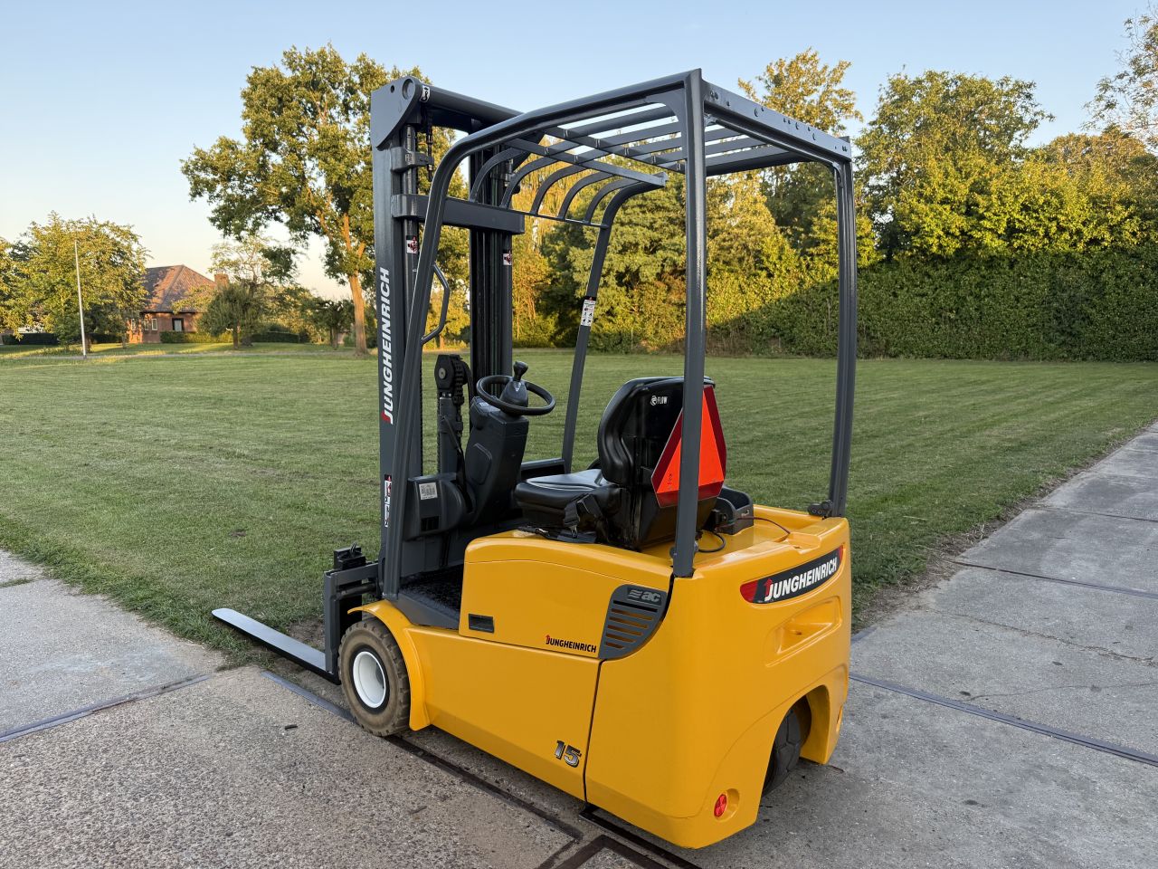 Jungheinrich 1500KG elektrisch triplo 5.5M sideshift