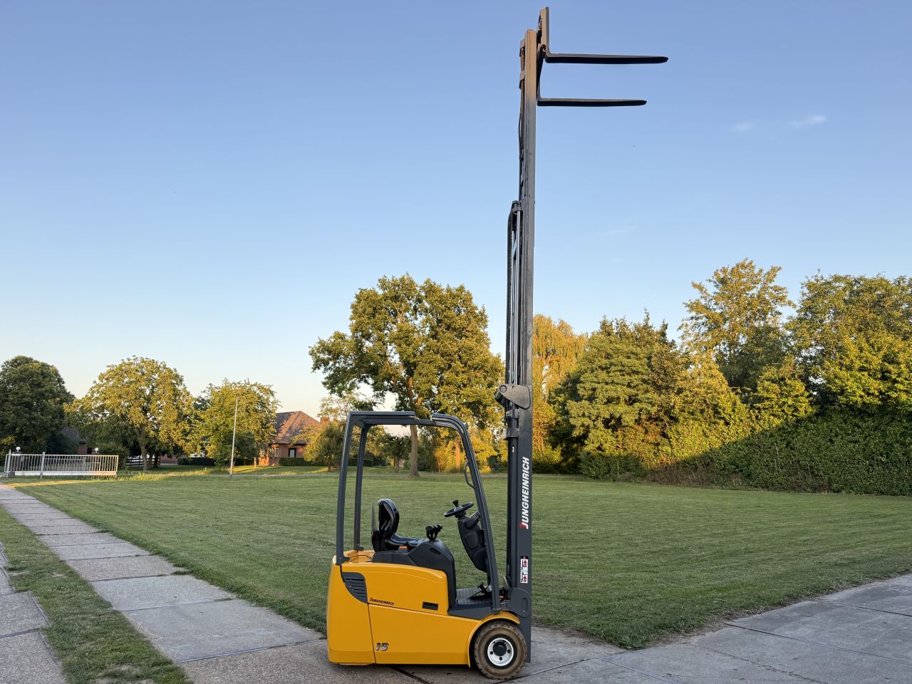 Jungheinrich 1500KG elektrisch triplo 5.5M sideshift