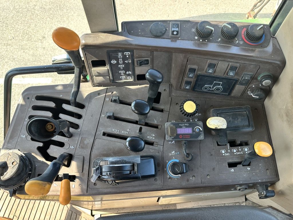 John Deere 6310
