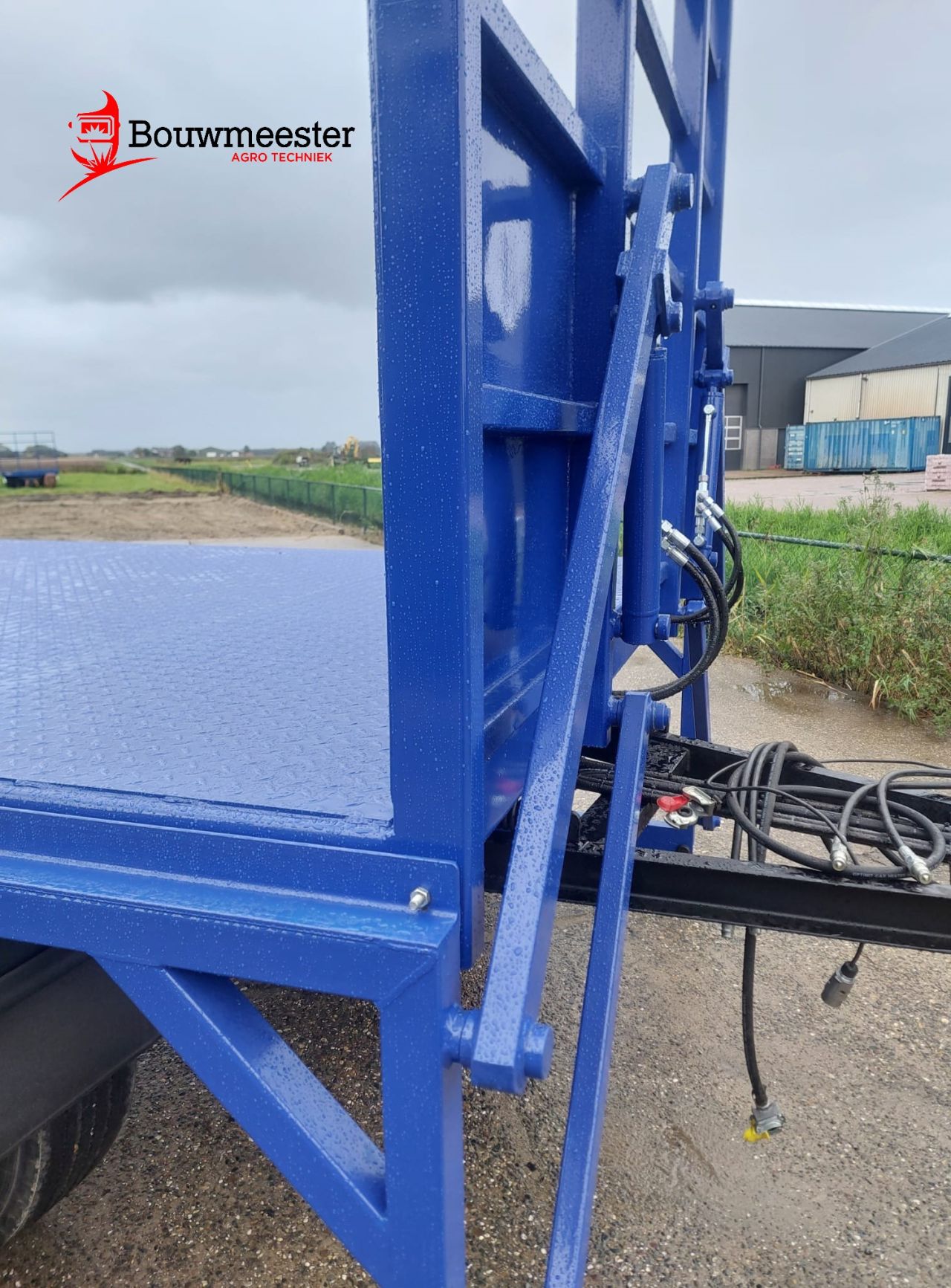 Mooie 20-tons kistenwagen aangeboden met hydraulische zijkleppen