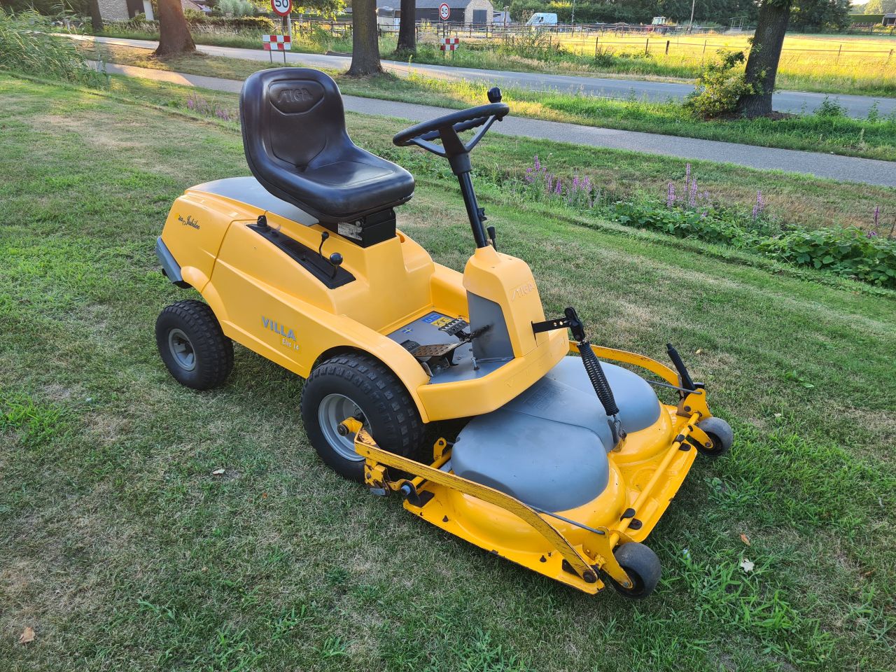 Stiga Villa frontmaaier mulch mulchmaaier zitmaaier hydrostaat.