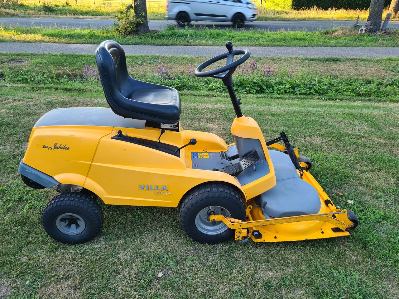 Stiga Villa frontmaaier mulch mulchmaaier zitmaaier hydrostaat.