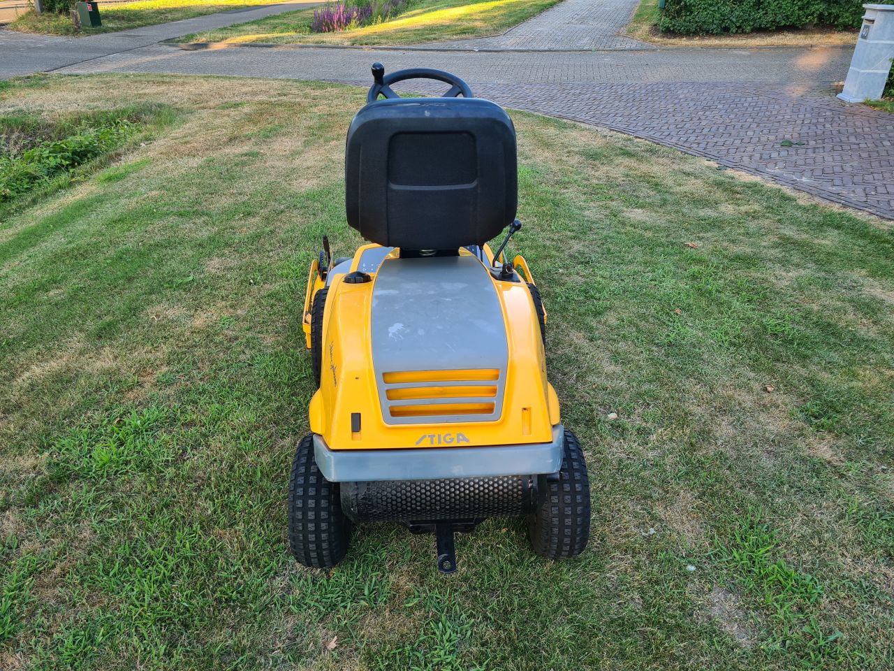 Stiga Villa frontmaaier mulch mulchmaaier zitmaaier hydrostaat.