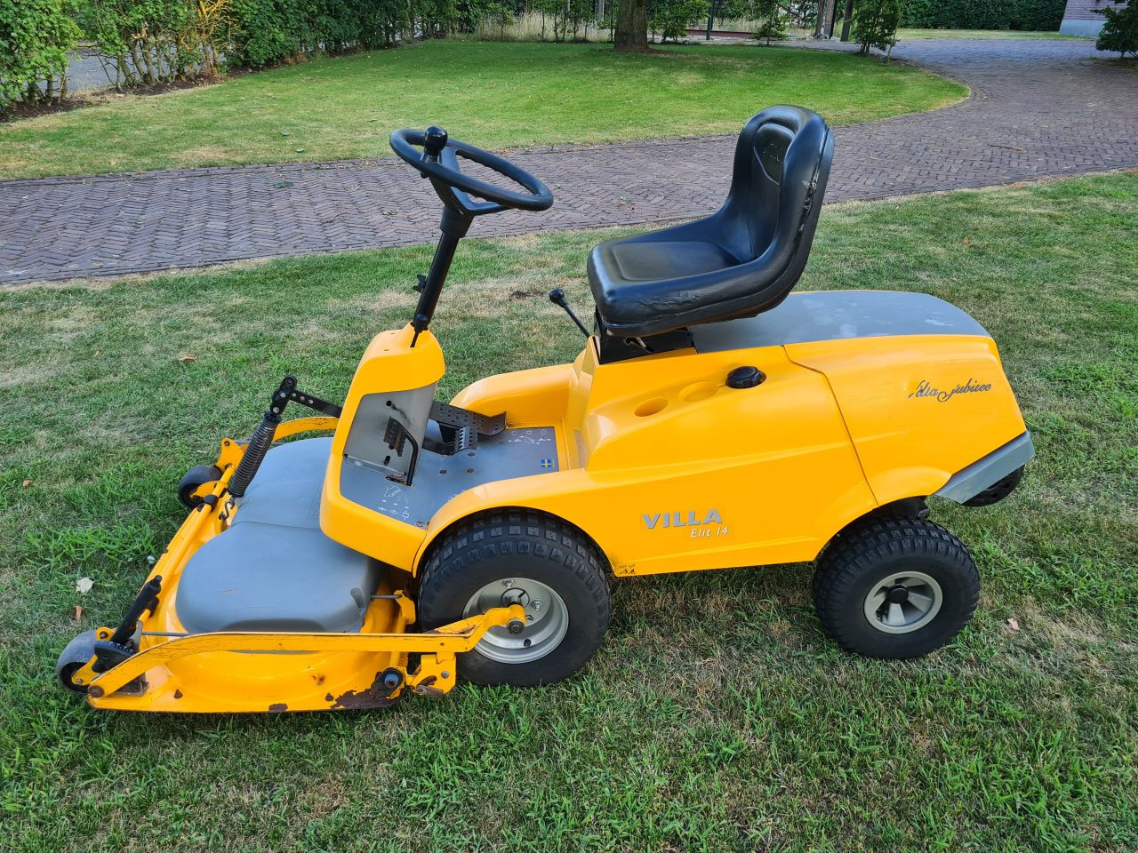 Stiga Villa frontmaaier mulch mulchmaaier zitmaaier hydrostaat.