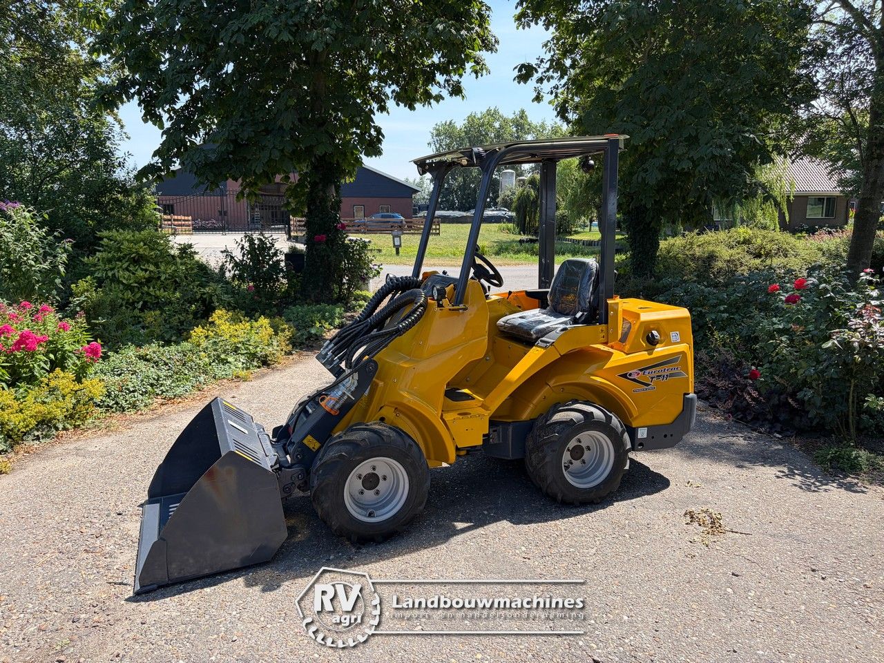 Eurotrac T11 minishovel (telescoopgiek!)
