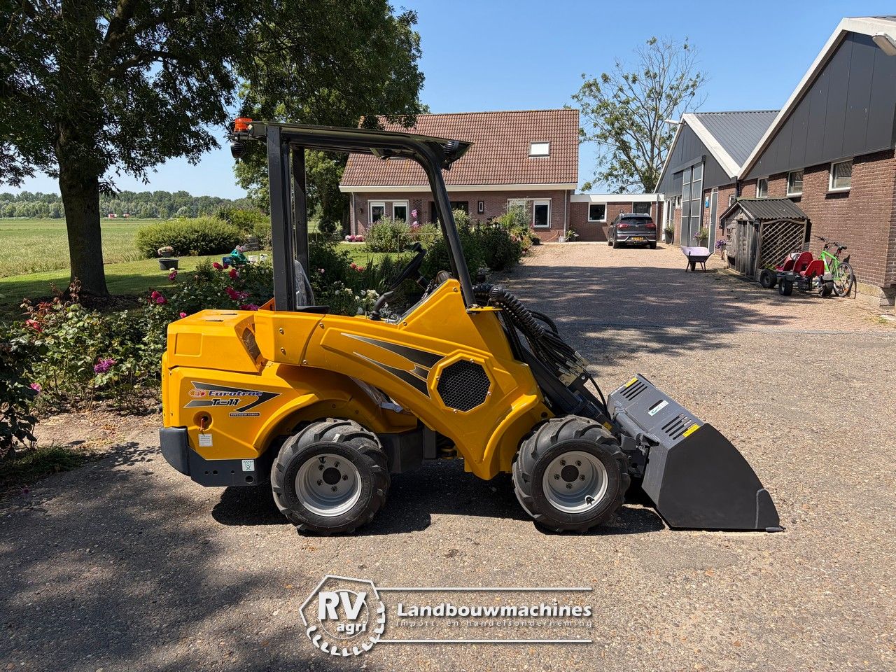 Eurotrac T11 minishovel (telescoopgiek!)