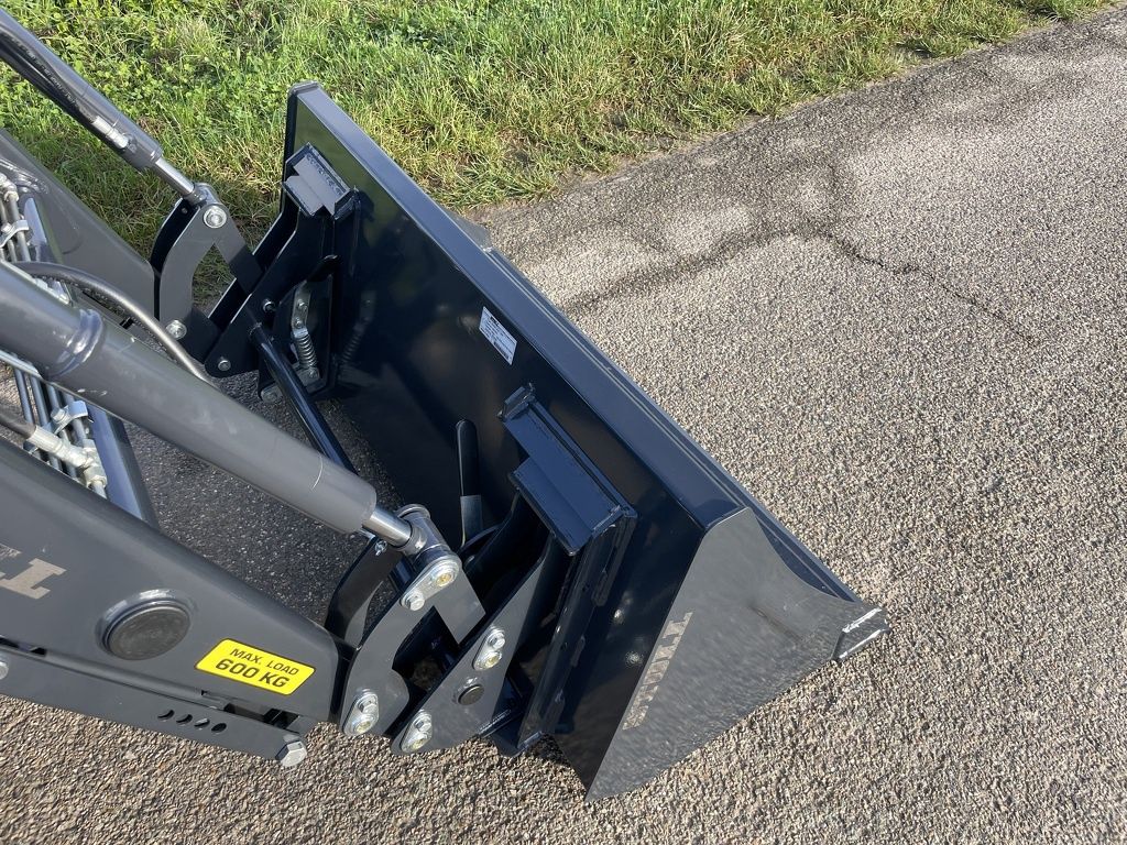 Knegt 404 compact tractor NIEUW met frontlader €340 LEASE