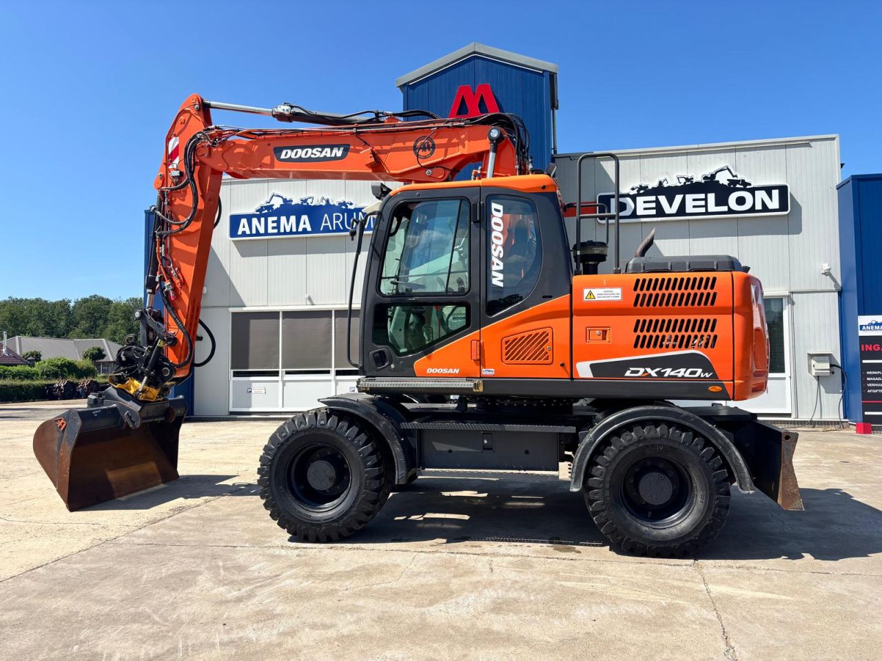 Doosan DX140W-5