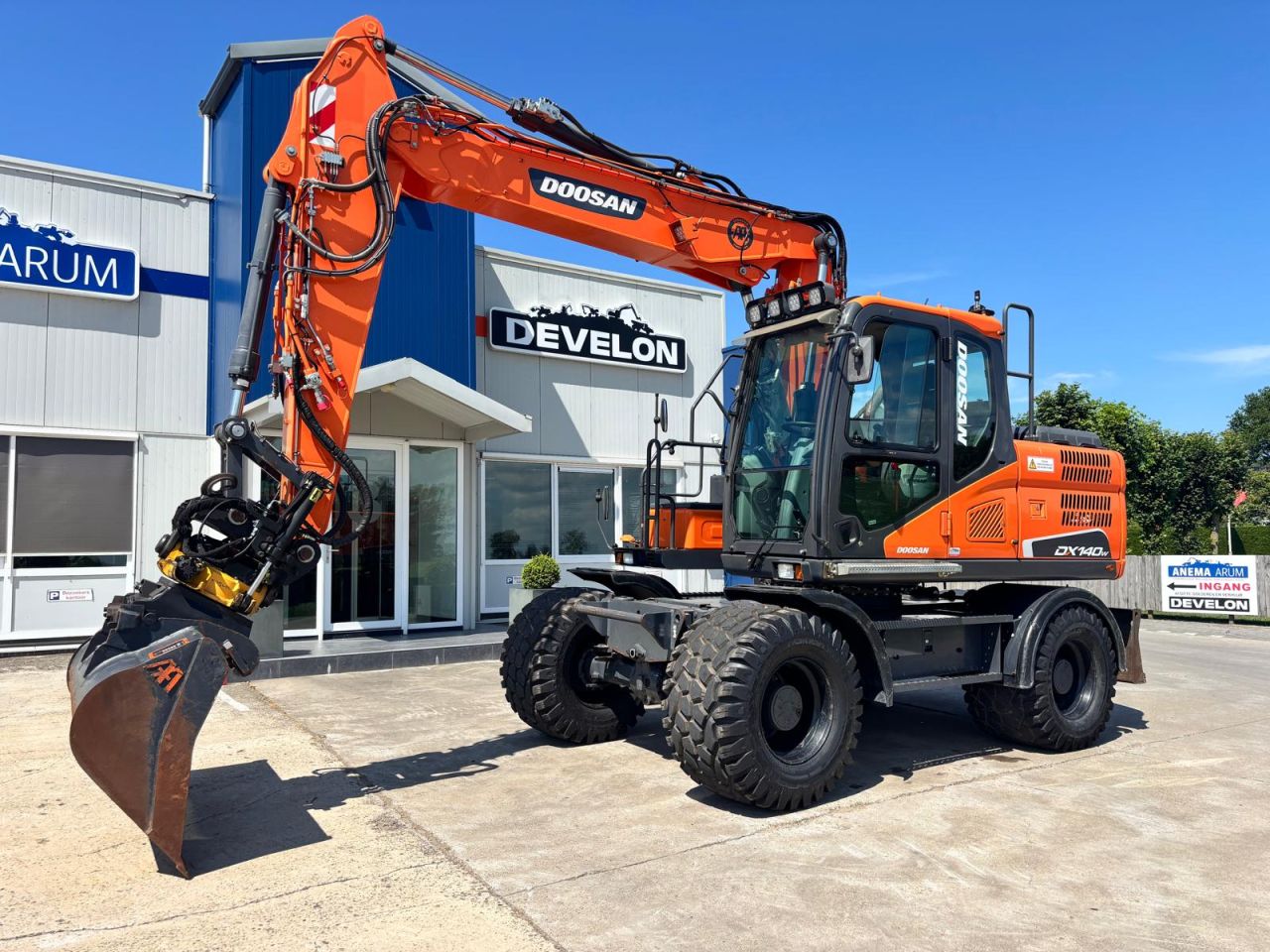 Doosan DX140W-5