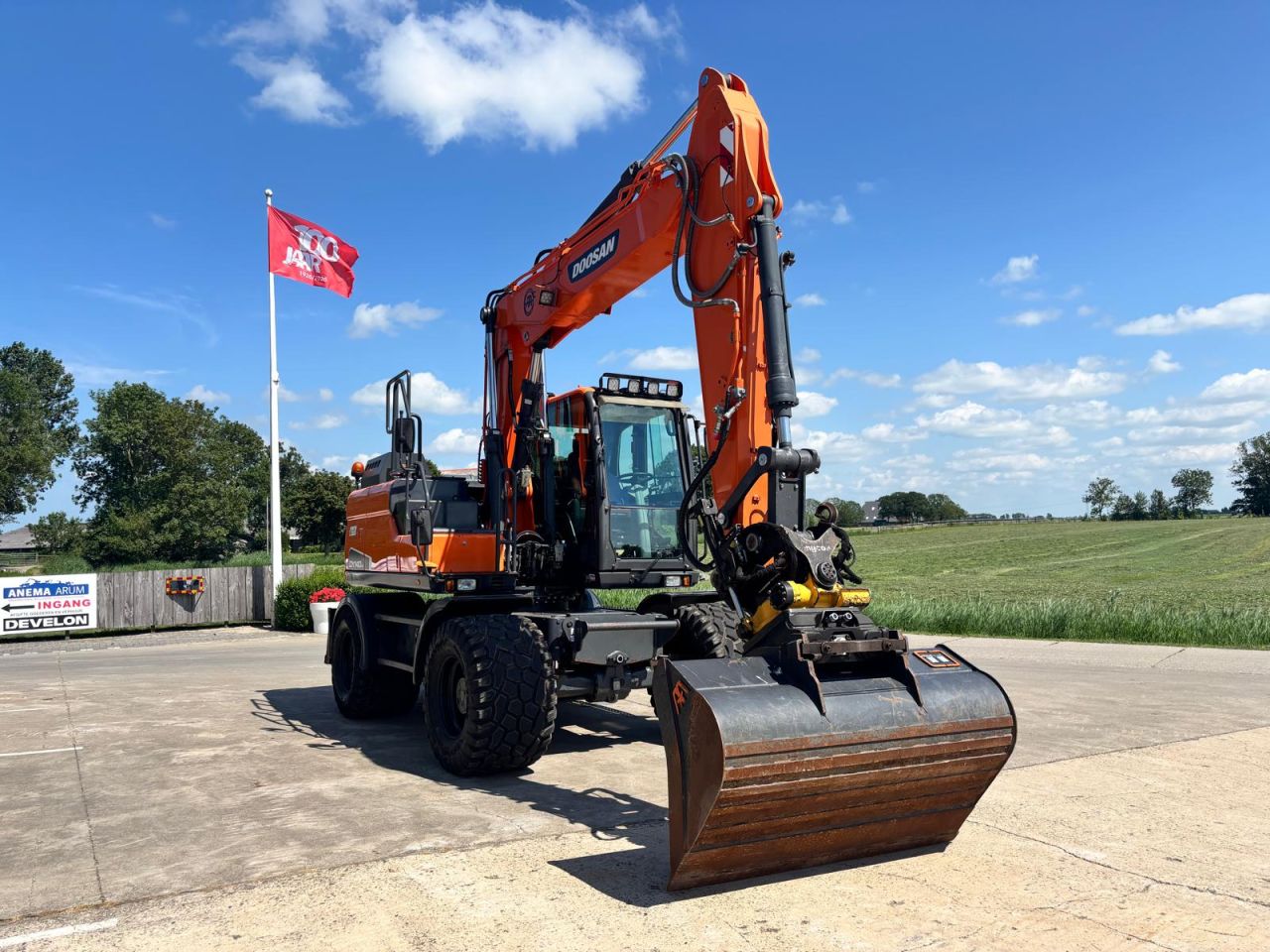 Doosan DX140W-5