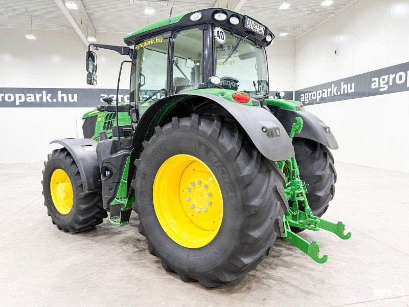 John Deere 6215R