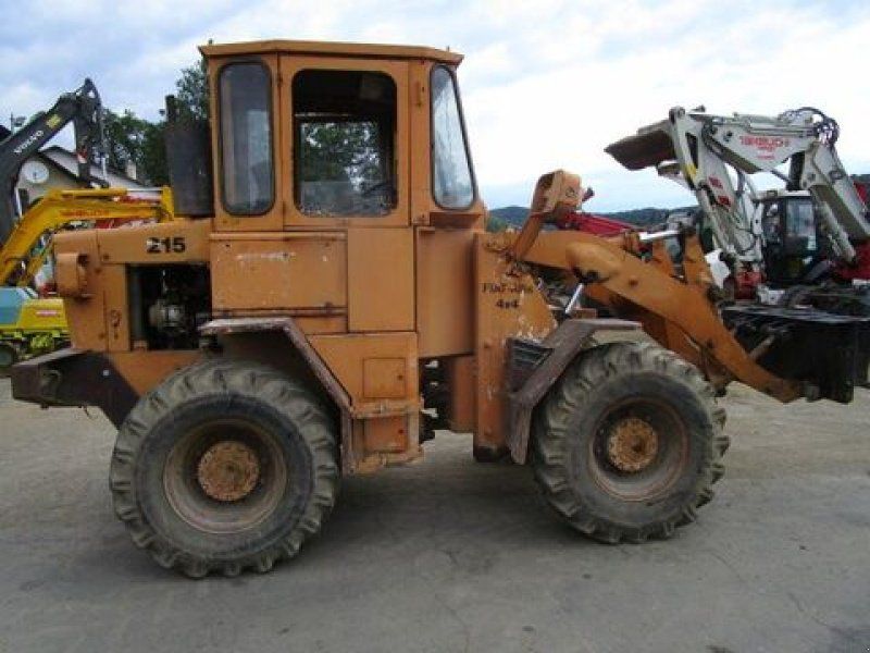 Fiat-Hitachi Allis 215 mit Schaufel