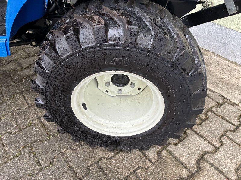 New Holland Boomer 25 C