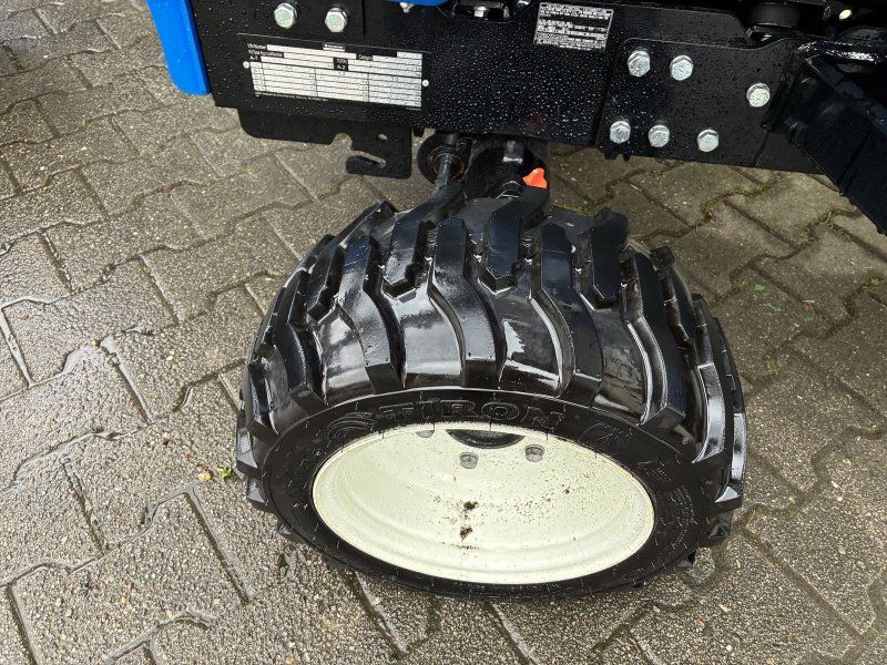 New Holland Boomer 25 C