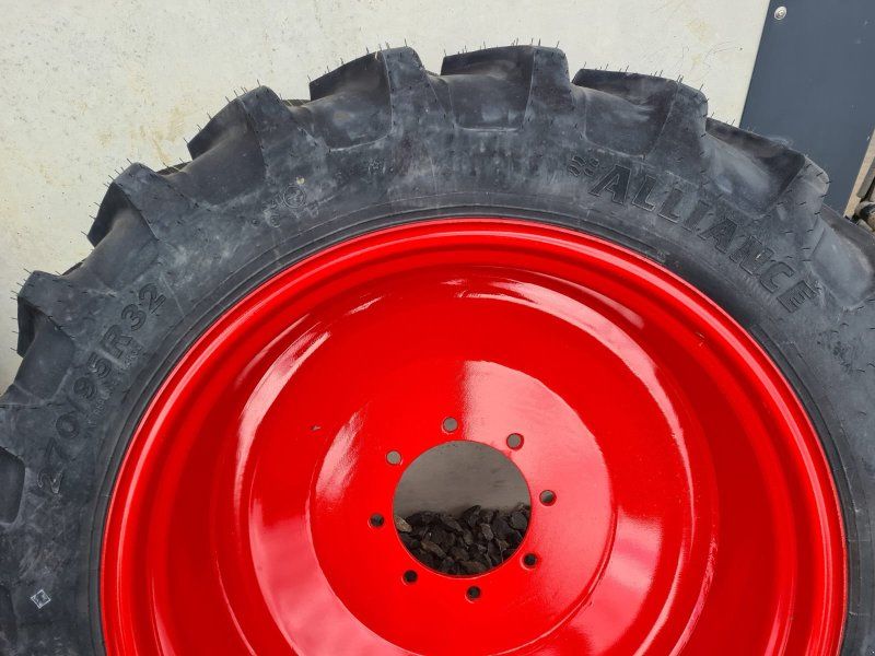 Fendt Pflegeräder 300 (313 S4) 270/95 R32 300/95 R46