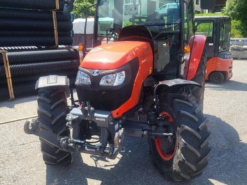Kubota M4073