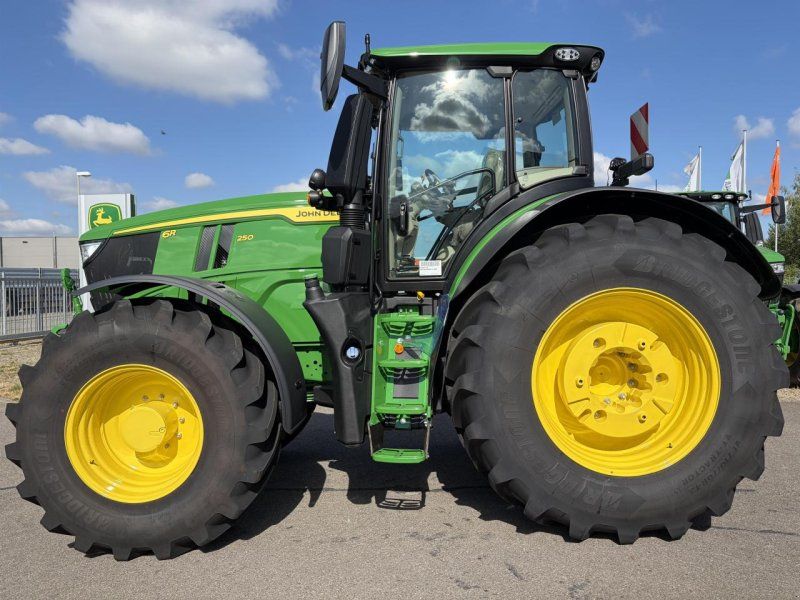 John Deere 6R 250