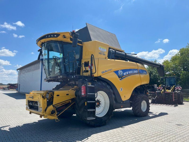 New Holland CR 8.90