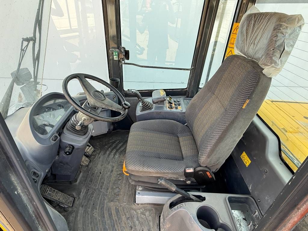 Komatsu WA200PZ-6 - Auto Greasing / Joystick Controls / AC