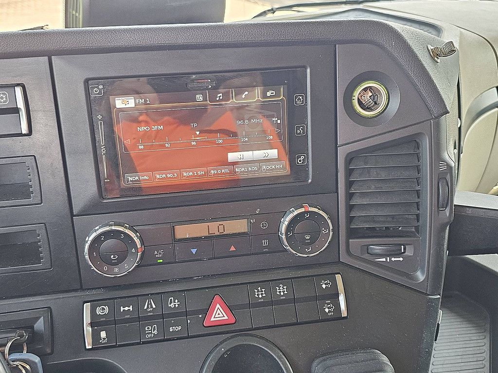 MERCEDES-BENZ ACTROS 1843