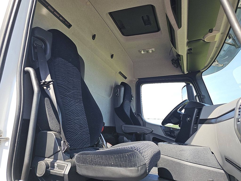 MERCEDES-BENZ ANTOS 1824 frigo taillift
