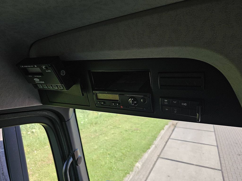 MERCEDES-BENZ ANTOS 1824 frigo taillift