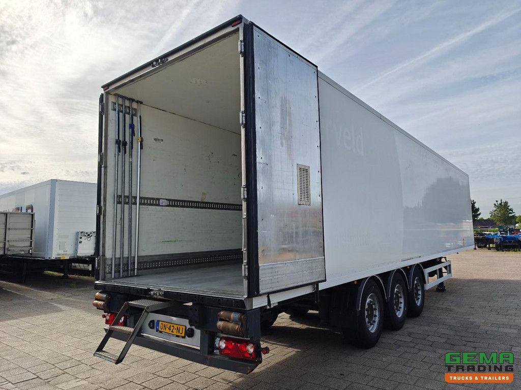Technokar Trailer T3SP38 Carrier Vector 1550 - 5,841 Diesel Hours - Lift Axle - SAF axles Disc Brake
