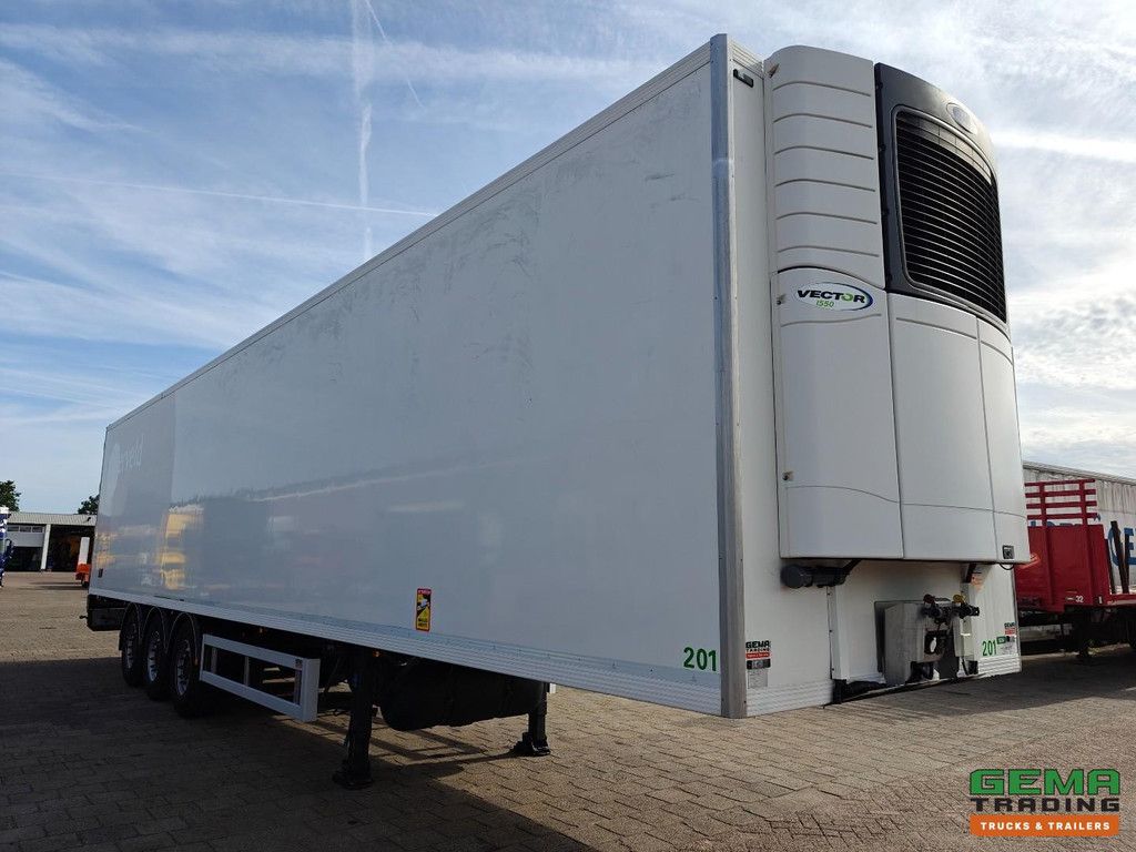 Technokar Trailer T3SP38 Carrier Vector 1550 - 5,841 Diesel Hours - Lift Axle - SAF axles Disc Brake