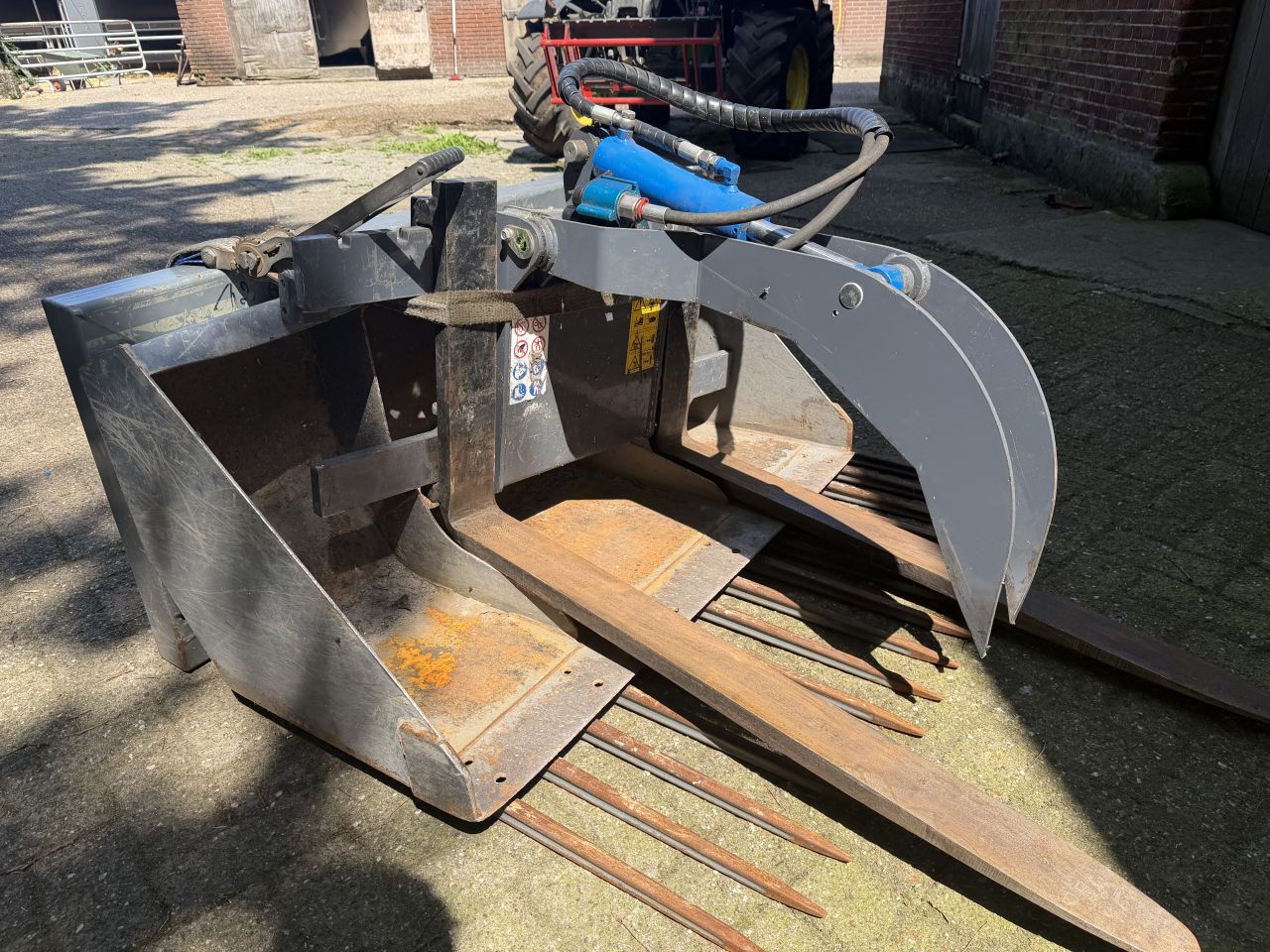 Multione 5.3K shovel met veel toebehoren