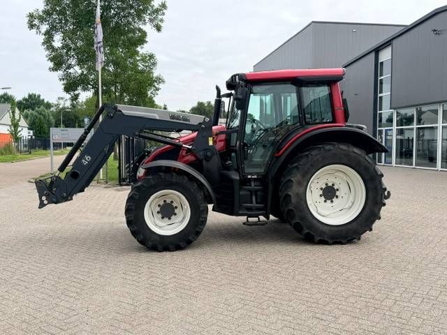 Valtra N103 Hitech5 met voorlader