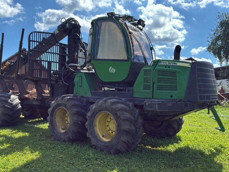 John Deere 1110E