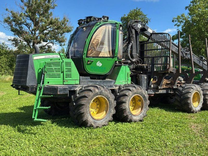 John Deere 1110E