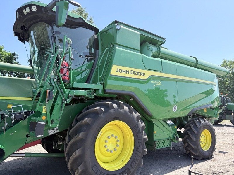 John Deere T6 700