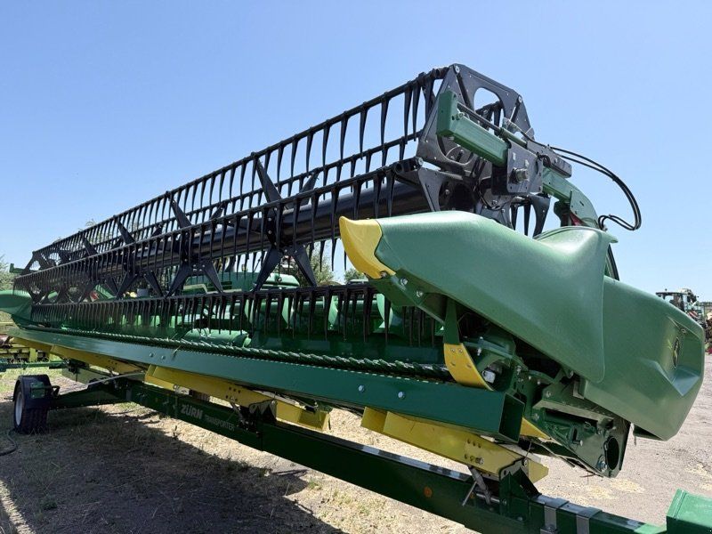John Deere T6 700