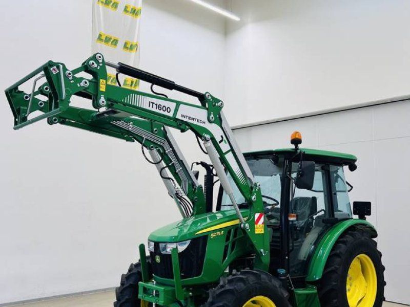 John Deere 5075E