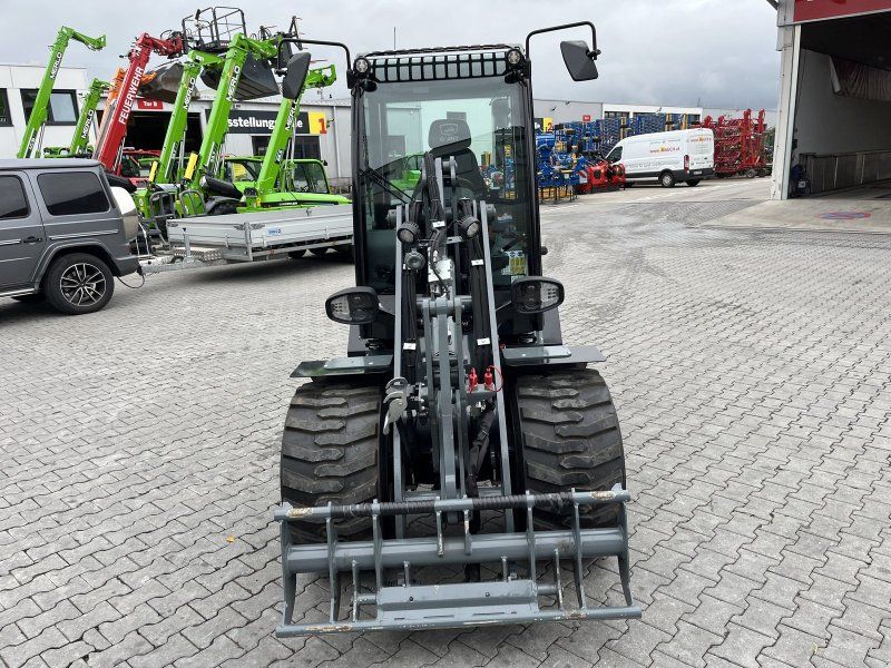 Giant 2500 HD mit Kabine 50h