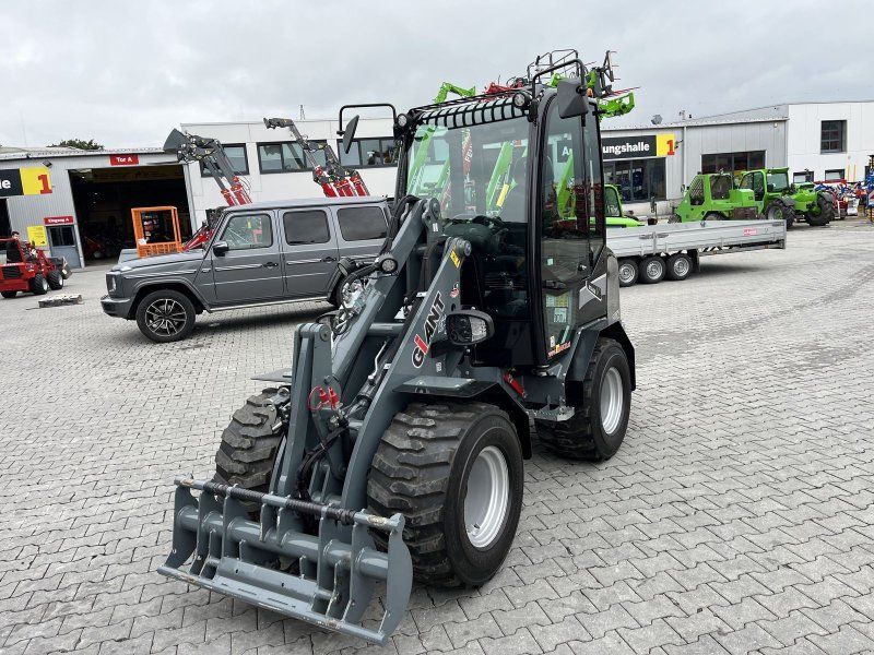 Giant 2500 HD mit Kabine 50h