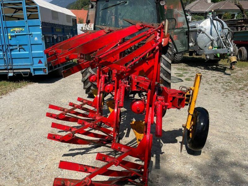 Pöttinger Servo III 3-scharig mit Streifenkörperund hydr.