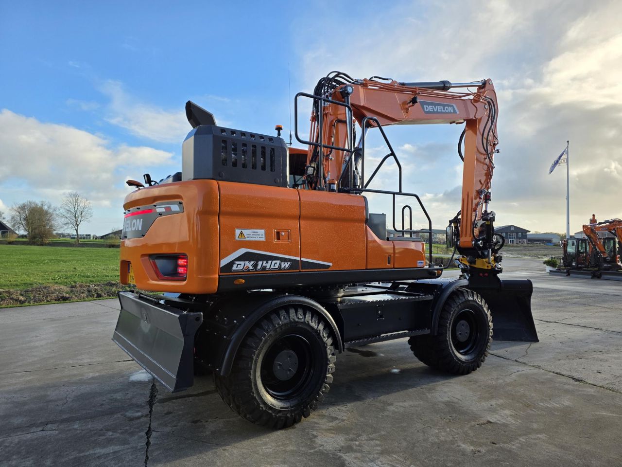 Develon DX140W-7