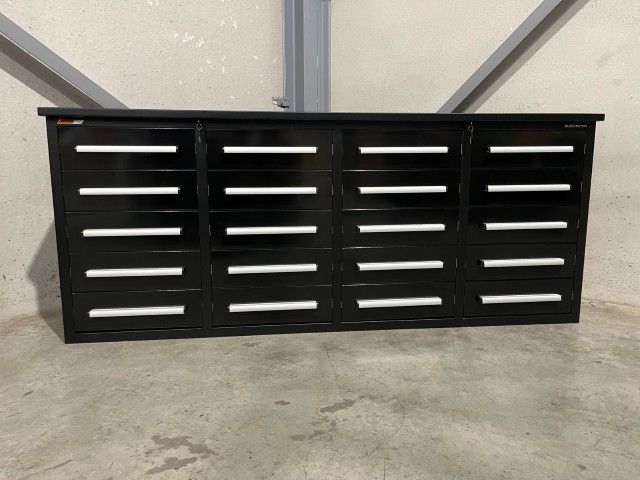 Metal workbench with 20 drawers
