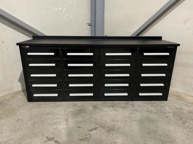 Metal workbench with 20 drawers