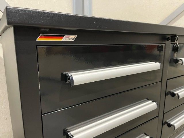 Metal workbench with 20 drawers