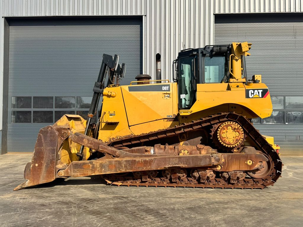 Caterpillar D8T