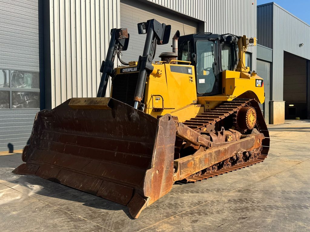 Caterpillar D8T